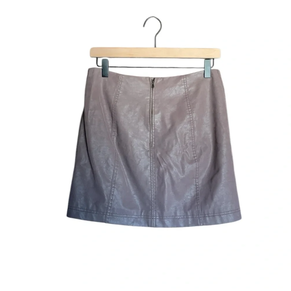 Mauve women’s Free People mini skirt faux leather size 6 punk concert clubbing